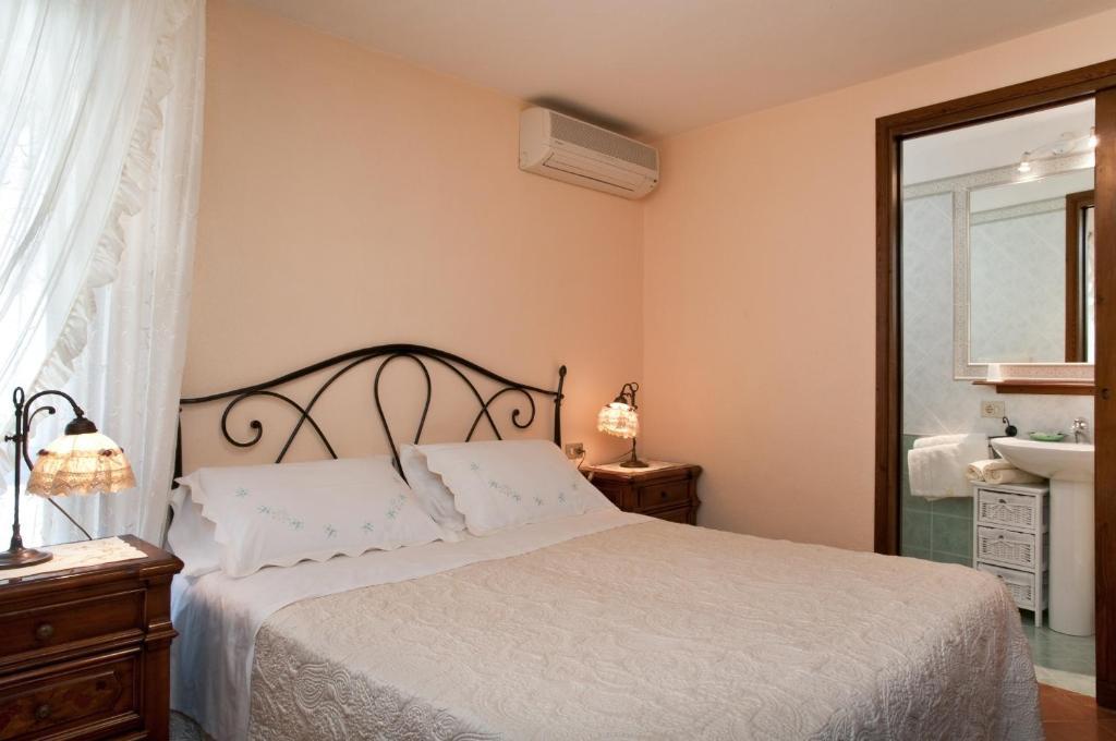 Chiara Couette-café Olbia
